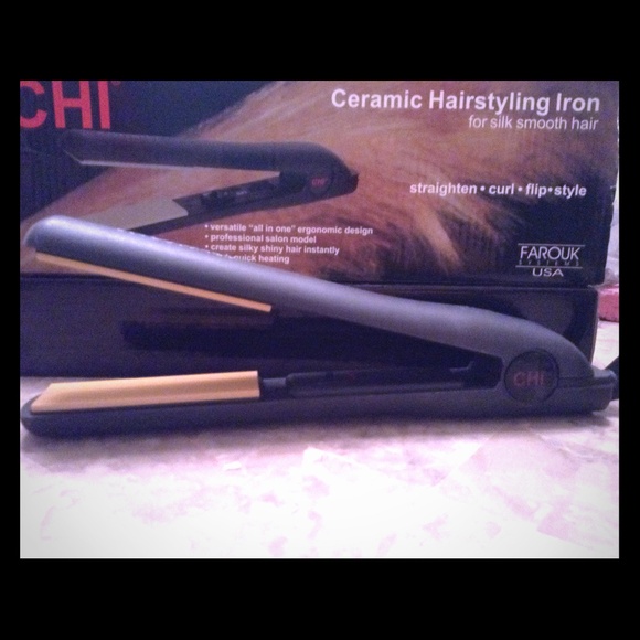 CHI ceramic hairstyling iron - Picture 1 of 2
